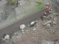 Bild 1. Steinschlagschutzdämme sind in der Lage, auch große Felskörper mit sehr hohen Aufprallenergien bis zu 20.000 KJ zu stop.