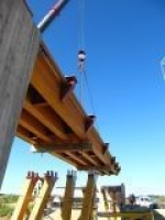 Holzbrücke für Schwerlastverkehr ausgelegt